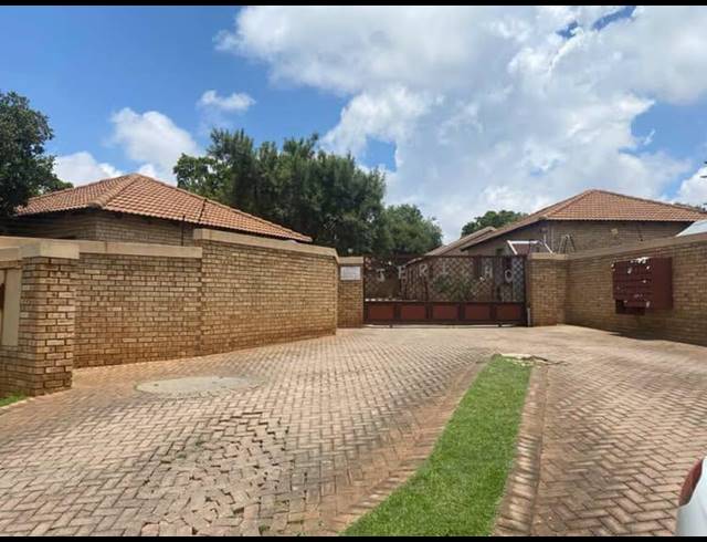 2 BEDROOM CLUSTER FOR SALE IN WITPOORTJIE
